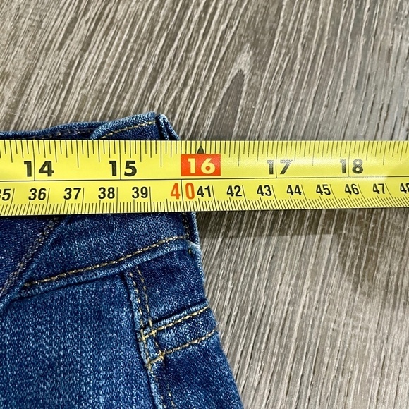 Levi's 4in Jean Shorts - Picture 8 of 10